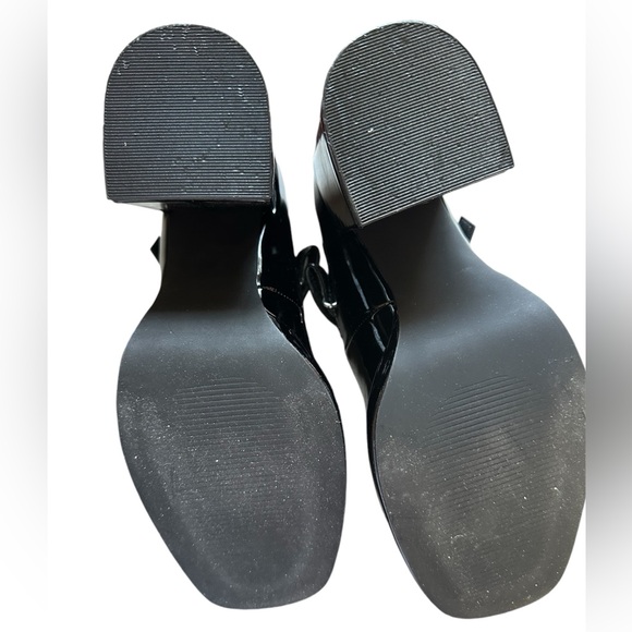 Steve Madden Nylo platform Mary Jane pump. Black patent like style, size 7.5. - Picture 8 of 11